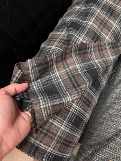 Brown check wool 450 g/lm — photo of the actual bolt